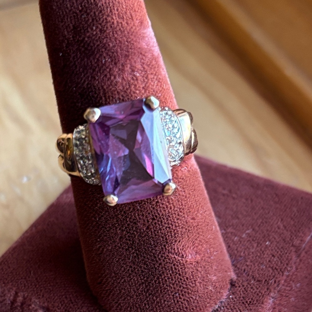 Elegant Purple Sapphire Diamond Gemstone Ring with Gold Accents 925 size 8